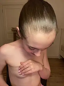 malyshhka's cam snapshot