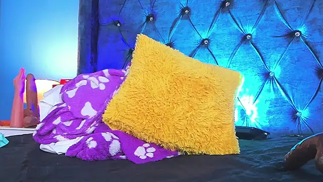 Issa_Clark01's cam snapshot