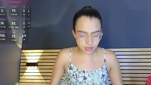 sara_saenz99 live sex cam