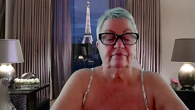 Mystery-Grandmother's cam snapshot