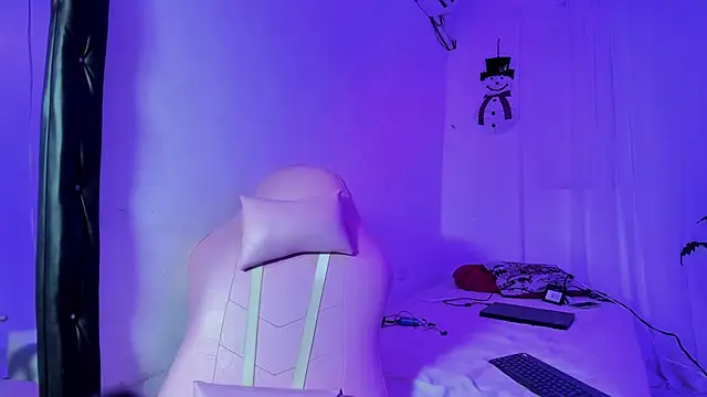 Laura_and_Kevin's cam snapshot