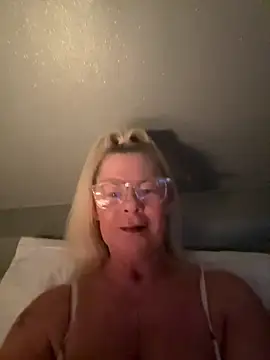 Petite_BlondeX's cam snapshot