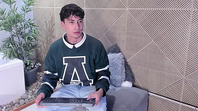 nico_herrera_'s cam snapshot