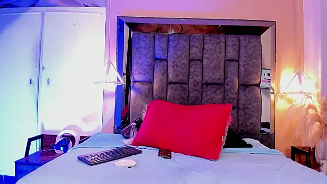 AngelaMiller_'s cam snapshot