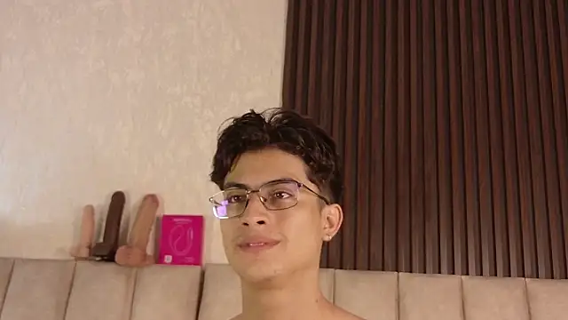 Aaron_Eze live sex cam