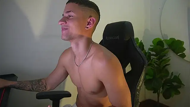 Thin_tommy11 live sex cam