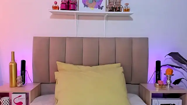 Zoe_Gruber's cam snapshot