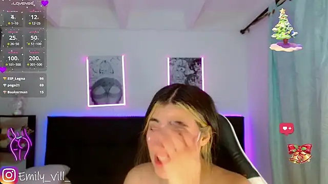 Emily_vill's cam snapshot