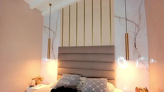 MelaniieRoux's cam snapshot