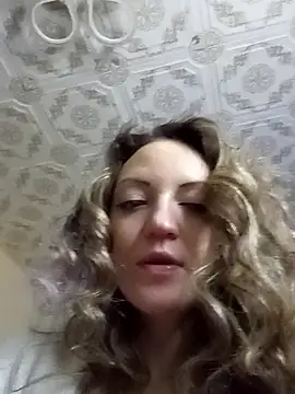 KattyLuuu's cam snapshot