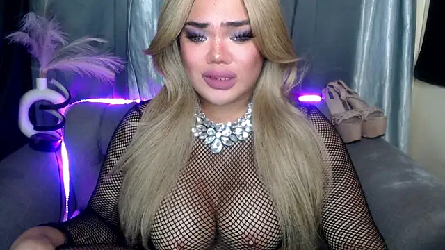 AlwaysHornyMia live sex cam