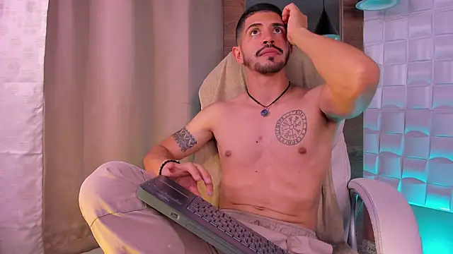 AlejandroStormm live sex cam