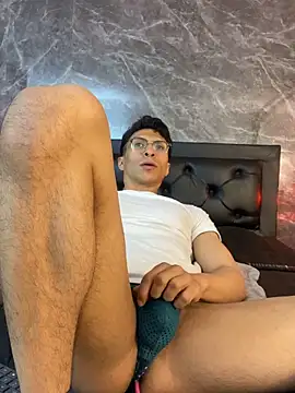 ApoloCruz's cam snapshot