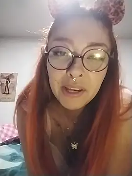 EmilyyRed's cam snapshot