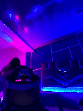 NINA_18_YEARS's cam snapshot