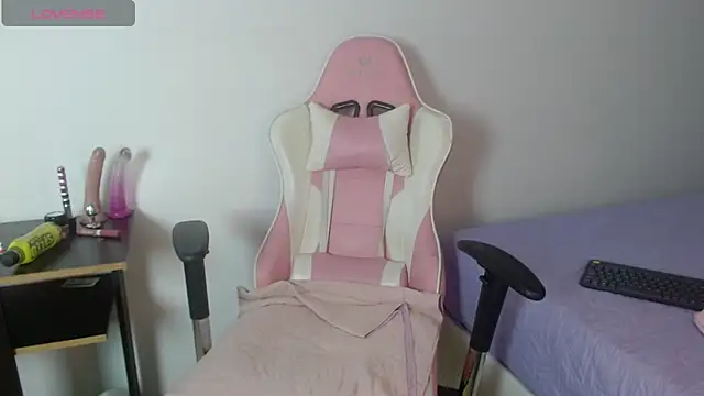 Kattiaa_bk7 live sex cam