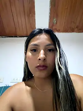 Cami_Leon2's cam snapshot