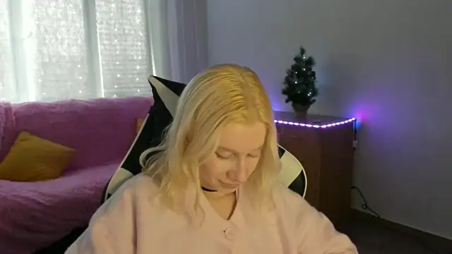 EnigmaSee's cam snapshot