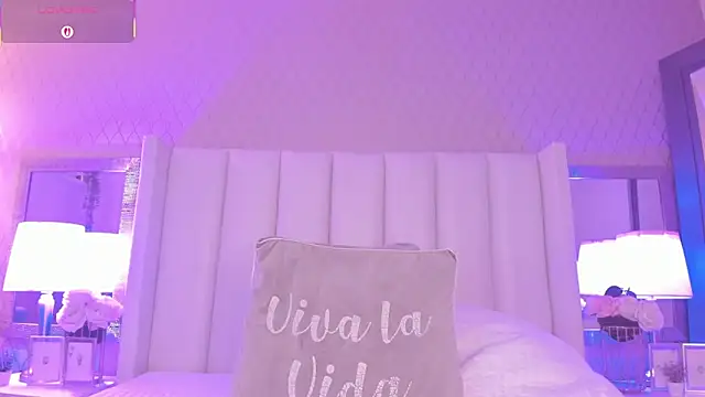 SophiaSmiiths_'s cam snapshot