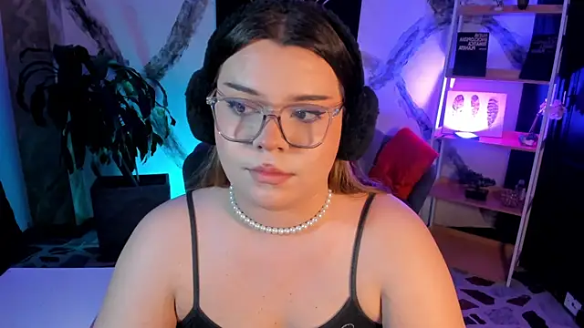 Maxxxine1 live sex cam