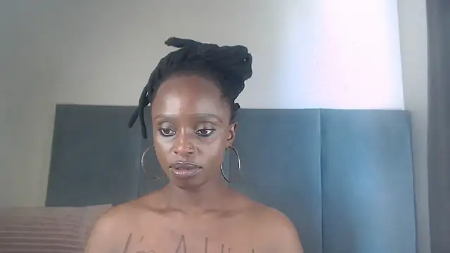 Jah-Queen's cam snapshot