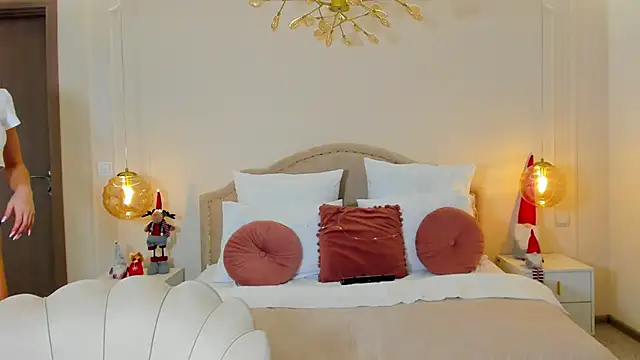 SaintLora's cam snapshot