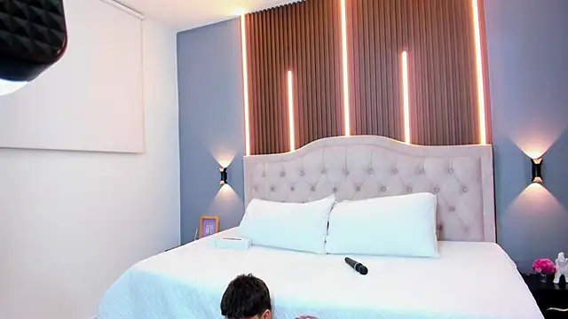 Tommy18__ live sex cam