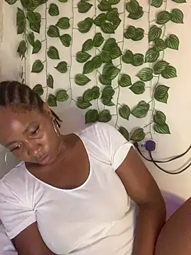 MISSMAYMADMYDAY's cam snapshot