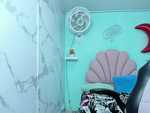 nicol_ross19's cam snapshot