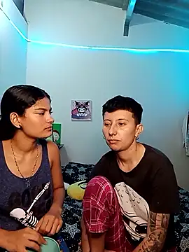 Mei_and_Gaby's cam snapshot