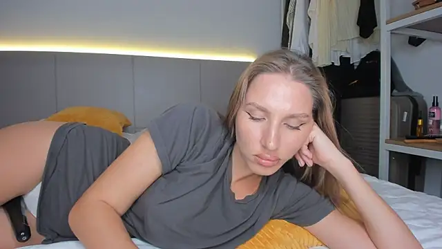 SofiClimbing live sex cam