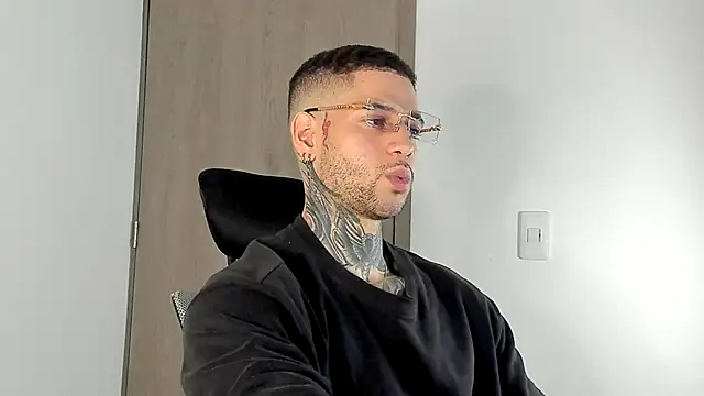 _jamesleandros1's cam snapshot