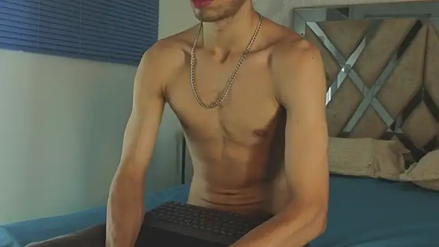 prettyboyy_13's cam snapshot