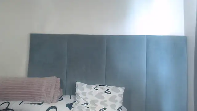 Jah-Queen's cam snapshot