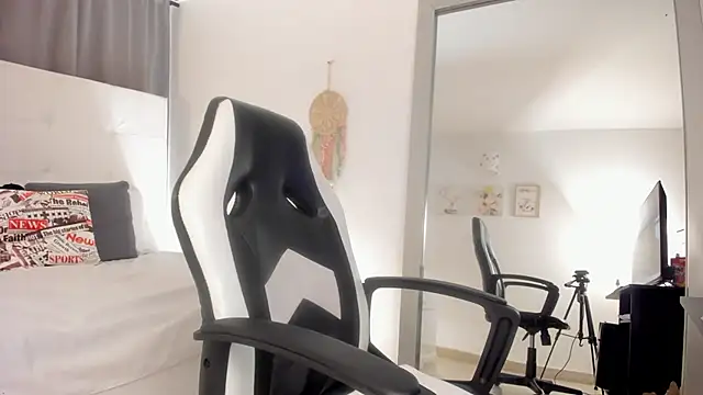 liaa_moretti_'s cam snapshot