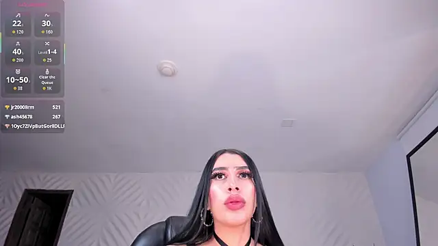 LeahLombardi_'s cam snapshot