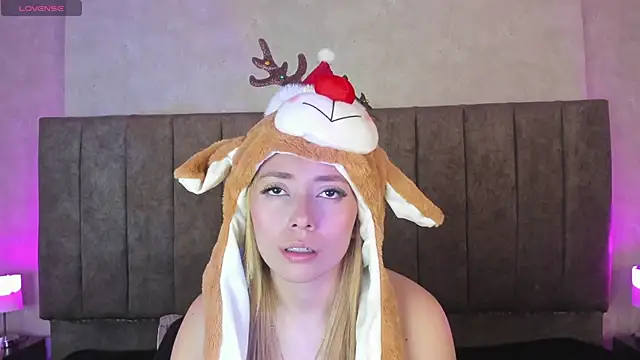 LanaMills_'s cam snapshot