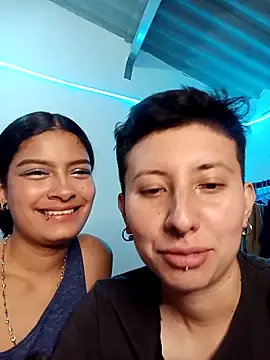 Mei_and_Gaby's cam snapshot