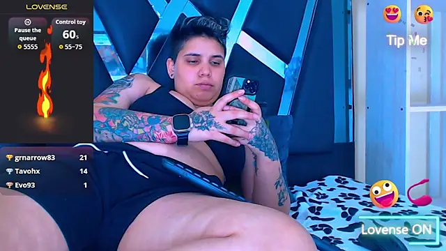 karla_sexy21's cam snapshot