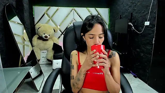 hazel_18_'s cam snapshot