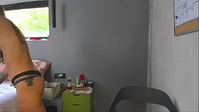 holy_khloe live sex cam