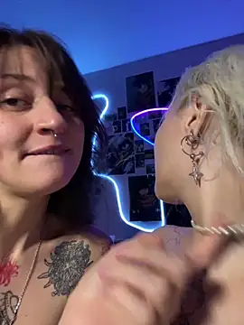 Dooubletroublee live sex cam