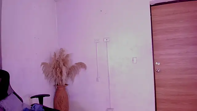 carolinemiller7 live sex cam