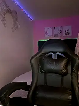 SallyWhitee's cam snapshot