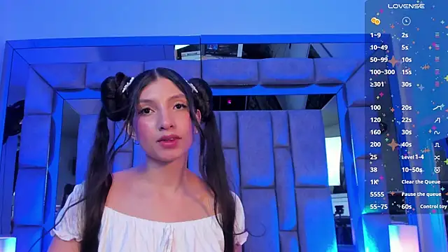 CharloteBrown_'s cam snapshot