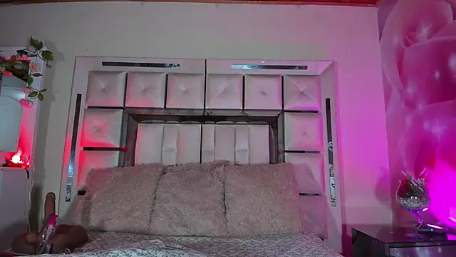 emili_clark's cam snapshot