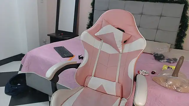 Abby_Hiiltoon's cam snapshot