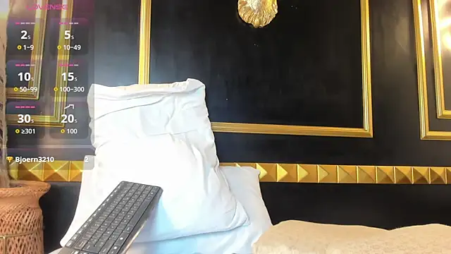 lindaa_natashaa_'s cam snapshot