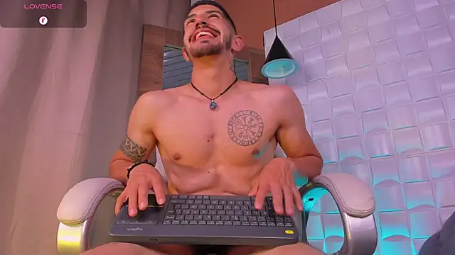 AlejandroStormm live sex cam