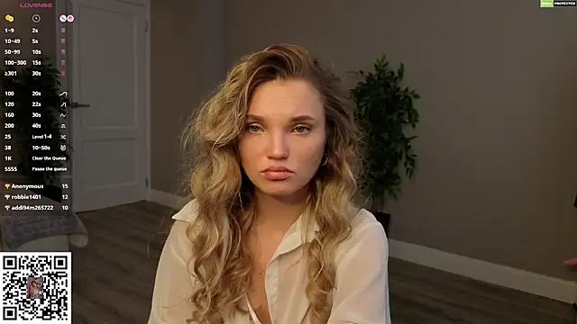 JulieLupo's cam snapshot